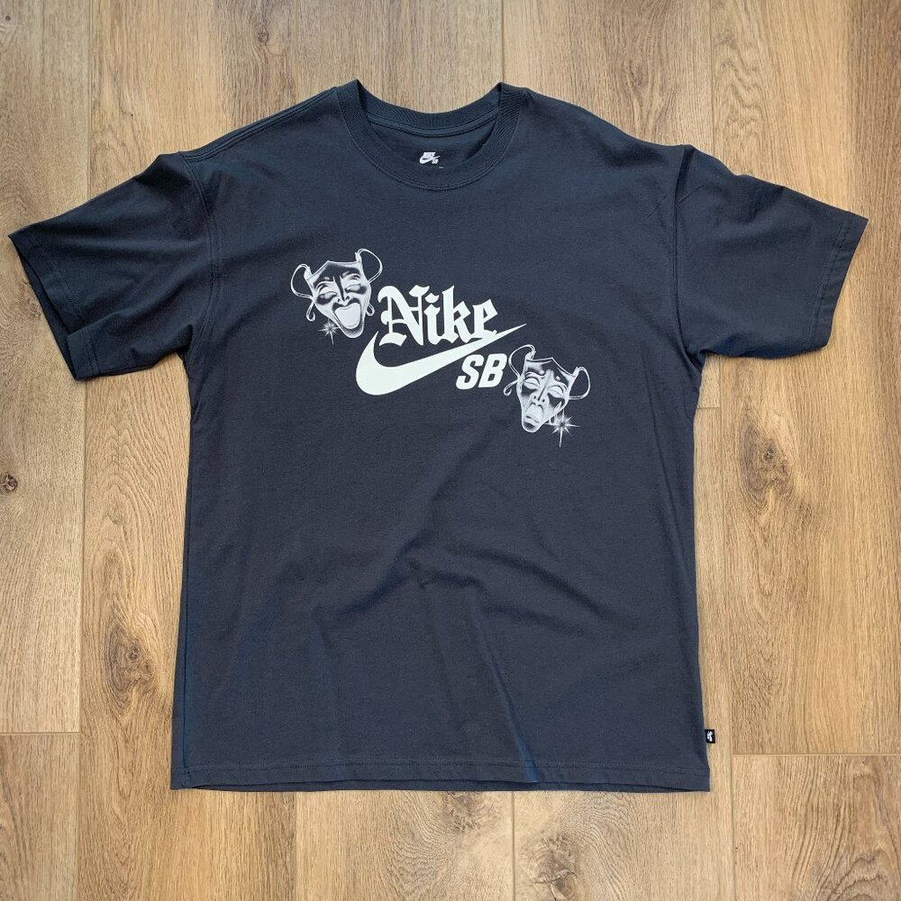 Nike SB Skate Tee Hayley Wilson "Anthracite" - GENTLY USED - Size Medium